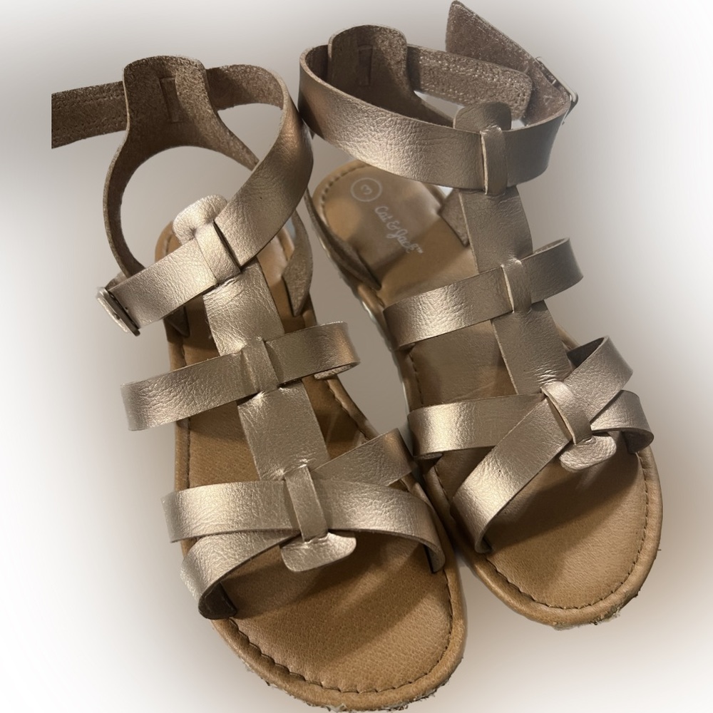 Girls sandals size 3 . Like new.